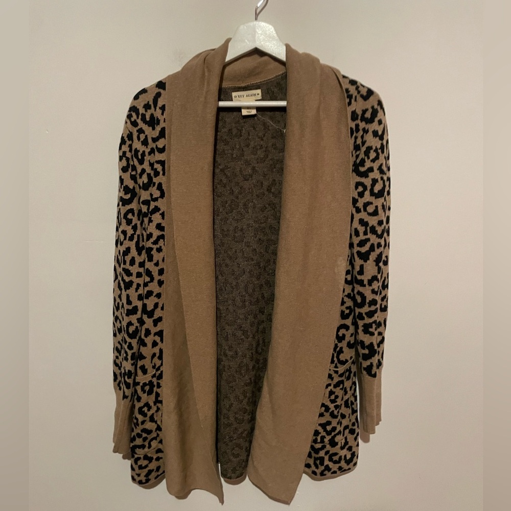 YET‎ AGAIN cheetah cardigan size small